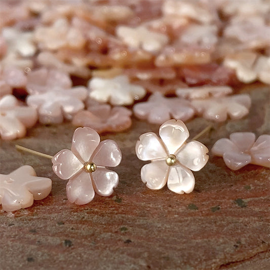 Pink shell (Sakura Sakura Sakura) Size approx. 10mm Hole diameter approx. 0.8mm 1 piece 