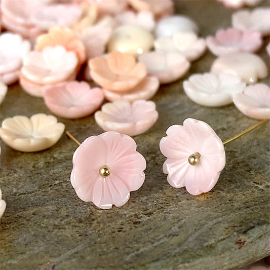 Queen conch shell (Sakura Sakura) Size approx. 9.5mm Hole diameter approx. 0.8mm 10 pieces 