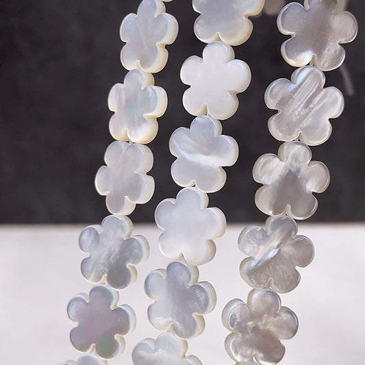 【シェル 貝】 マザーオブパール （桜　さくら　サクラ） 大きさ　約13mm 穴径　約0.8mm