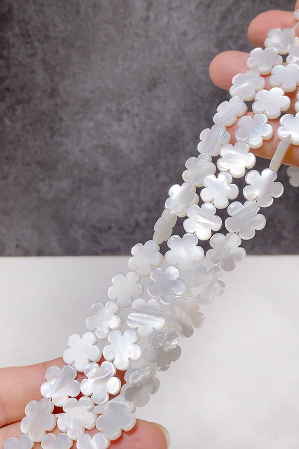 【シェル 貝】 マザーオブパール （桜　さくら　サクラ） 大きさ　約13mm 穴径　約0.8mm