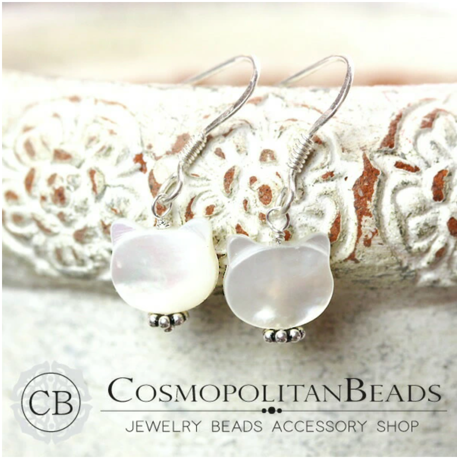 【シェル】マザーオブパール（ネコ　ねこ　猫） 大きさ　約8.5×9.5mm 穴径　約0.6mm カラー　ホワイト