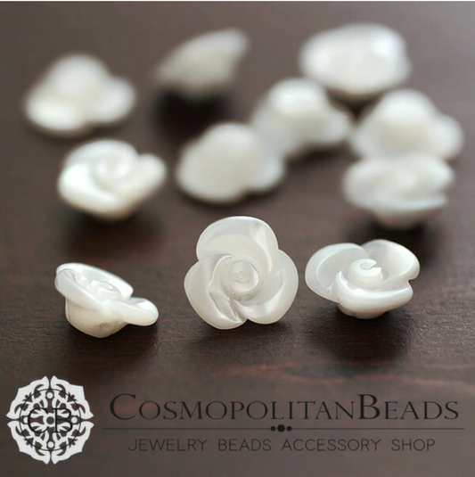 【シェル】 貝 マザーオブパール（バラ） 大きさ　約10×10mm　厚み4mm 通し穴　約0.6～0.7mm