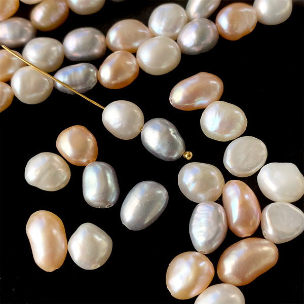 Freshwater pearl (baroque) Mixed gray, white, orange Size: approx. 7-7.5 x 5.5-6.5 mm Hole diameter: approx. 0.5 mm 