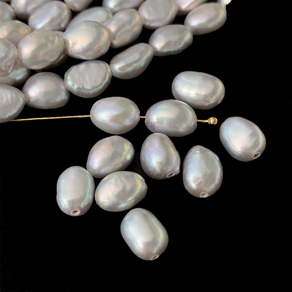 Freshwater pearl (baroque) Gray Size: Approx. 7-7.5 x 5.5-6.5 mm Hole diameter: Approx. 0.5 mm