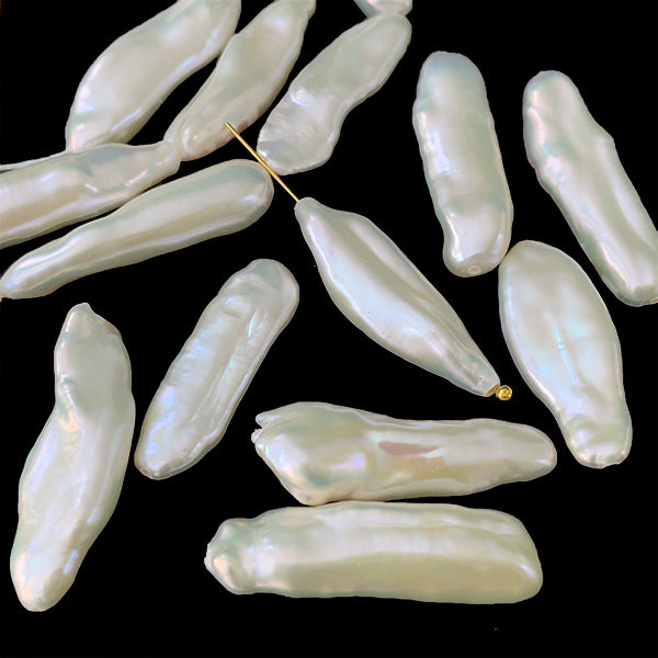 Freshwater pearl (loquat stick) Size: Approx. 22-25 x 7-8.5 mm Hole diameter: Approx. 0.4-0.5 mm 