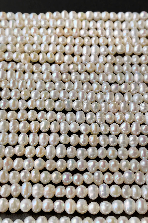 Freshwater pearl (Potato) Size: Approx. 3-3.5 x 4-4.5 mm Hole diameter: Approx. 0.4-0.5 mm 