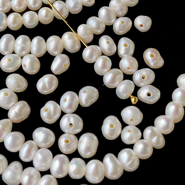 Freshwater pearl (Potato) Size: Approx. 3-3.5 x 4-4.5 mm Hole diameter: Approx. 0.4-0.5 mm 