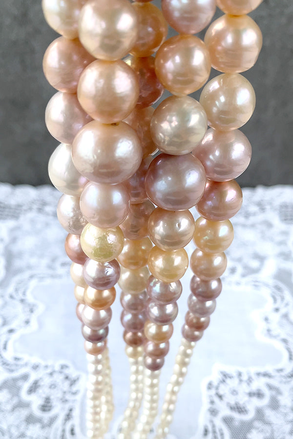 Freshwater pearls (potato) Gradient mixed color Size: approx. 5.5-12 x 5.5-13.5 mm Hole diameter: approx. 0.4-0.5 mm 1 strand: approx. 40 cm approx. 60 pieces 