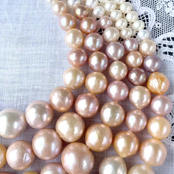 Freshwater pearls (potato) Gradient mixed color Size: approx. 5.5-12 x 5.5-13.5 mm Hole diameter: approx. 0.4-0.5 mm 1 strand: approx. 40 cm approx. 60 pieces 