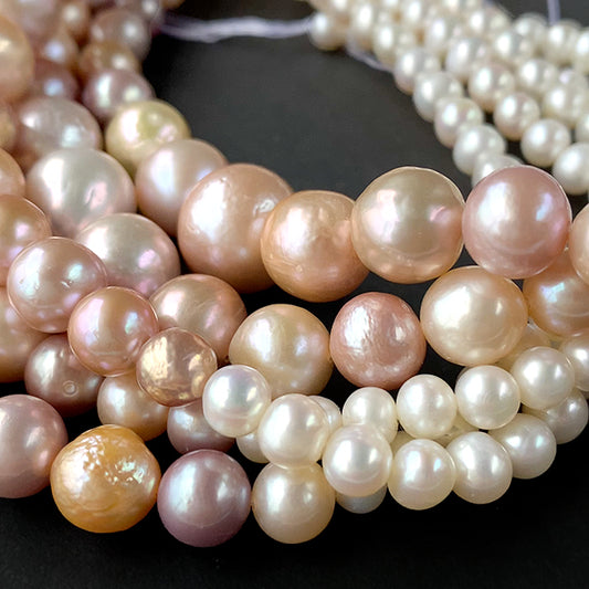 Freshwater pearls (potato) Gradient mixed color Size: approx. 5.5-12 x 5.5-13.5 mm Hole diameter: approx. 0.4-0.5 mm 1 strand: approx. 40 cm approx. 60 pieces 