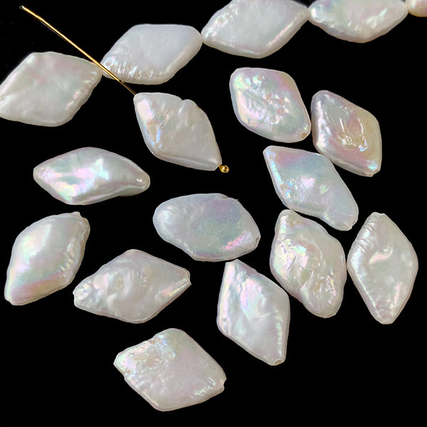 淡水パール （菱形　ダイヤ） 大きさ　約14～16×9.5～10mm 穴径　約0.4～0.5mm