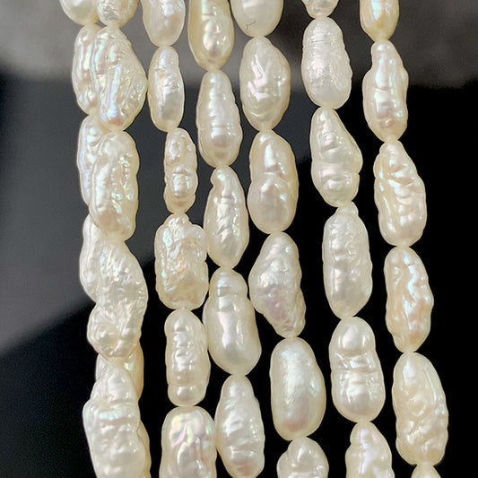 【淡水パール】（ライス　ライスバロック　ロングライス） 大きさ　約8.5～9×4.5～5mm 穴径　約0.4～0.5mm 約45～48個　約40cm