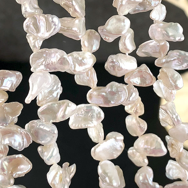 【淡水パール】 （ケシ　花びら　チップ） 大きさ　約8～9×8～11mm 穴径　約0.4～0.5mm