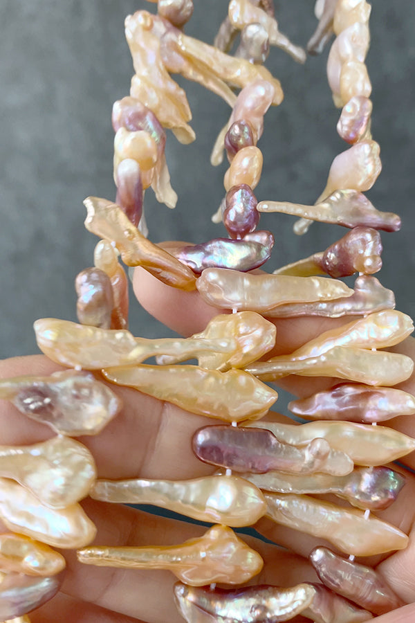 【淡水パール】 （ビワ　スティック　枝） 大きさ　約4～9×22～32mm 穴径　約0.4～0.5mm