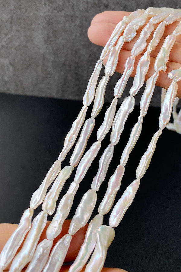 【淡水パール】 （ビワ　スティック） 大きさ　約25～28×5～8mm 穴径　約0.4～0.5mm 1連　約38～40cm　約15個