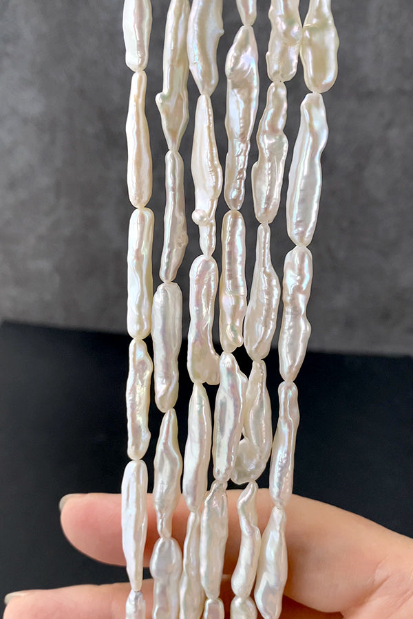 【淡水パール】 （ビワ　スティック） 大きさ　約25～28×5～8mm 穴径　約0.4～0.5mm 1連　約38～40cm　約15個