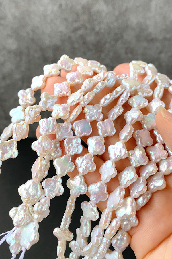 【淡水パール】 （フラワー　クローバー　四つ葉） 大きさ　約10mm 穴径　約0.4～0.5mm