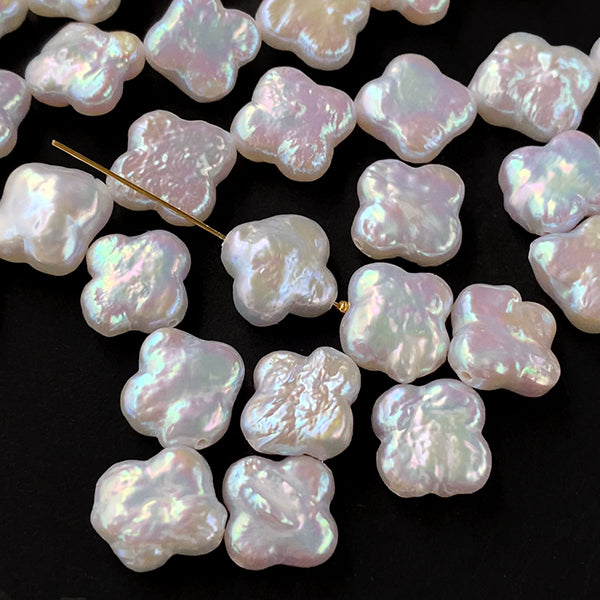 【淡水パール】 （フラワー　クローバー　四つ葉） 大きさ　約10mm 穴径　約0.4～0.5mm