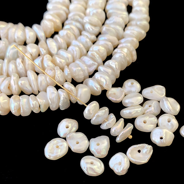 【淡水パール】 （けし　チップ） 大きさ　約1.5～3×5.5～7.5mm 穴径　約0.4～0.5mm