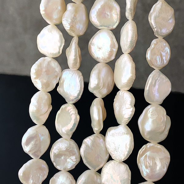 【淡水パール】 （けし　花びら） 大きさ　約12～13.5×11～12.5mm 穴径　約0.4～0.5mm