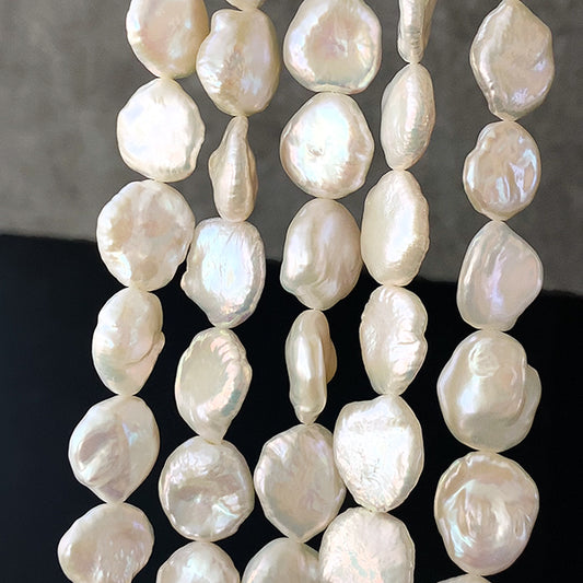【淡水パール】 （けし　花びら） 大きさ　約12～13.5×11～12.5mm 穴径　約0.4～0.5mm