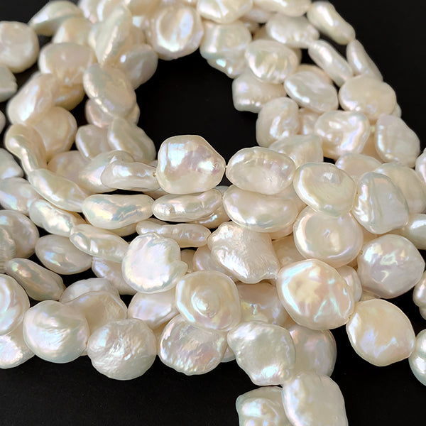 【淡水パール】 （けし　花びら） 大きさ　約12～13.5×11～12.5mm 穴径　約0.4～0.5mm