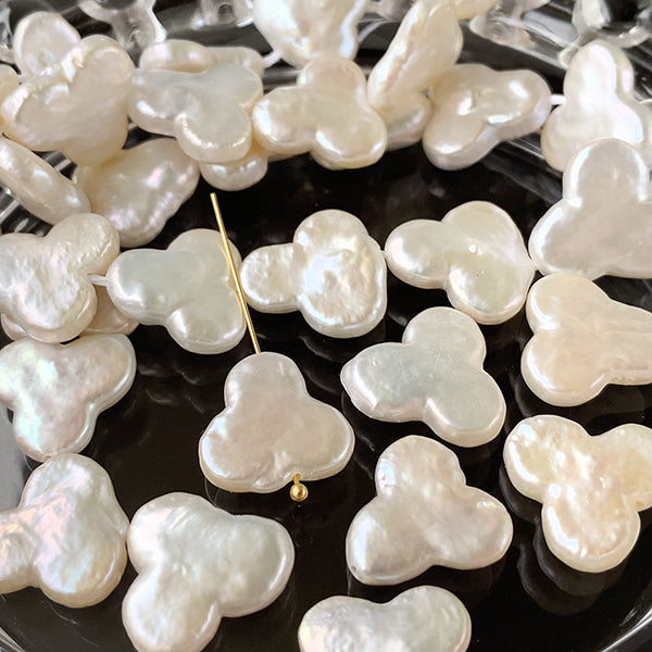 Freshwater Pearls (Three-Leaf Clover) Size: Approx. 11-12.5 x 11.5-14mm, Hole Diameter: Approx. 0.4-0.5mm, Strand: Approx. 35cm, Approx. 30 Pearls