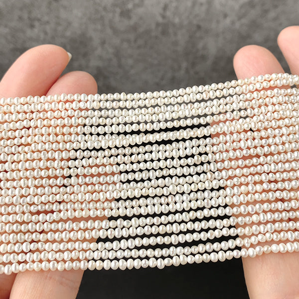 【淡水パール】 （ポテト） 大きさ　約2～2.3×2.5～2.8mm 穴径　約0.4～0.5mm
