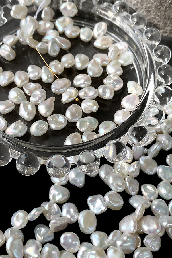 【淡水パール】 （けし　花びら） 大きさ　約6～7×7～8.5mm 穴径　約0.4～0.5mm
