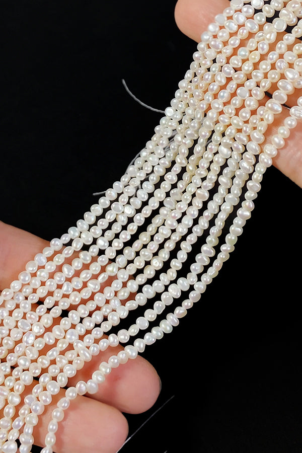 【淡水パール】 （フラットポテト） 大きさ　約3～3.5×4～4.5mm 穴径　約0.4～0.5mm