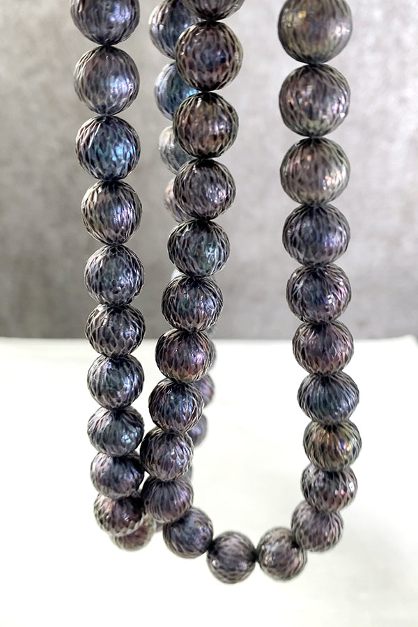 【淡水パール】 （ラウンドカット） ブルーブラック 大きさ　約11～12.5mm 穴径　約0.5～0.6mm