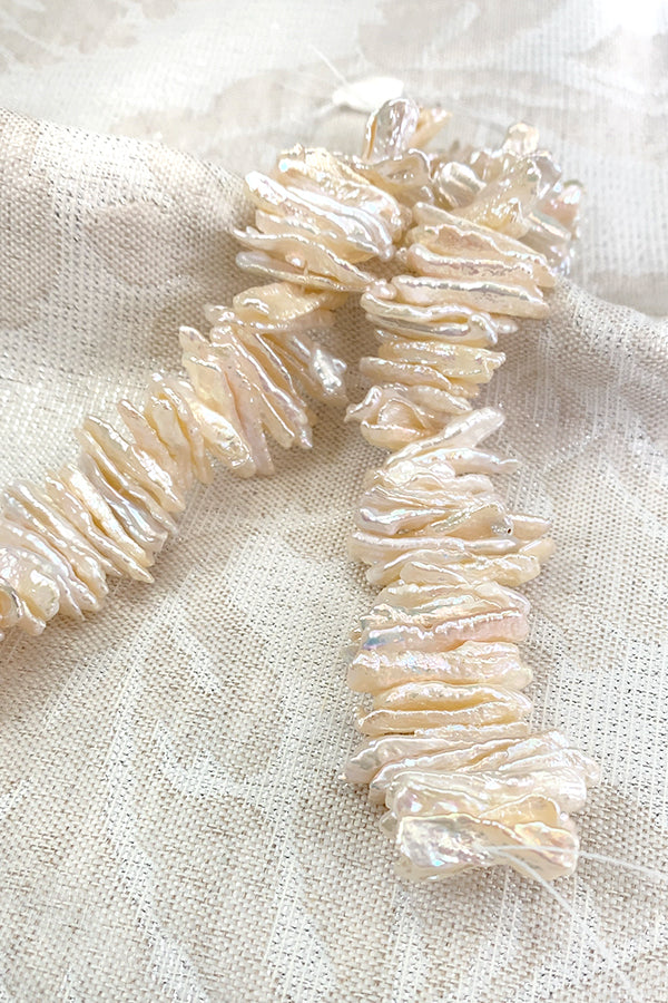 Freshwater Pearl (Loquat Stick) Size: Approx. 2-2.5 x 20-30mm Hole Diameter: Approx. 0.4-0.5mm