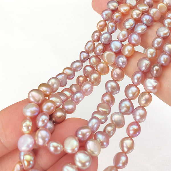 【淡水パール】 （フラットポテト） ピンク 大きさ　約6.5～7×7～7.5mm 穴径　約0.5～0.6mm 1連　約36cm　約53個