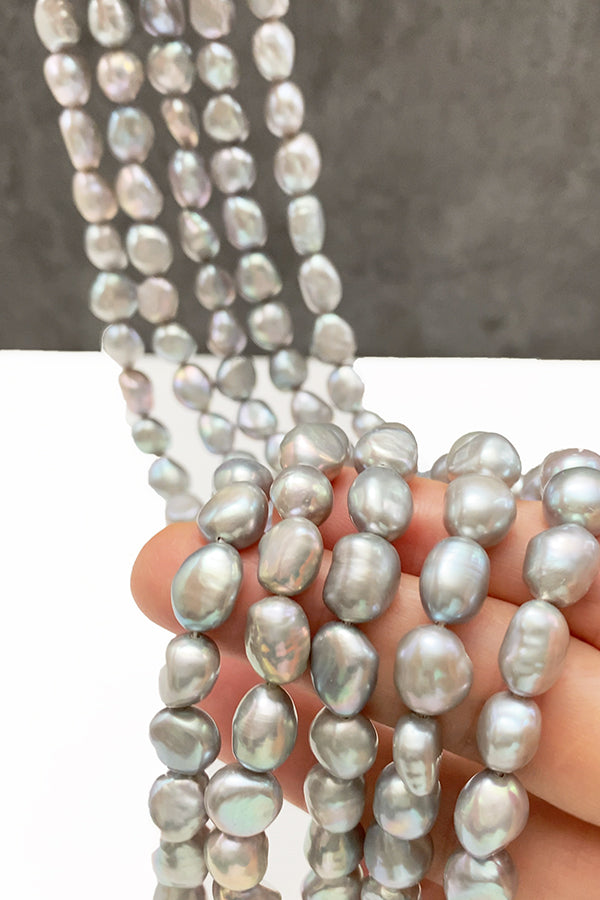 【淡水パール】 （バロック） グレー 大きさ　約9～11×8.5～11mm 穴径　約0.4～0.5mm 1連　約35cm　34～35個