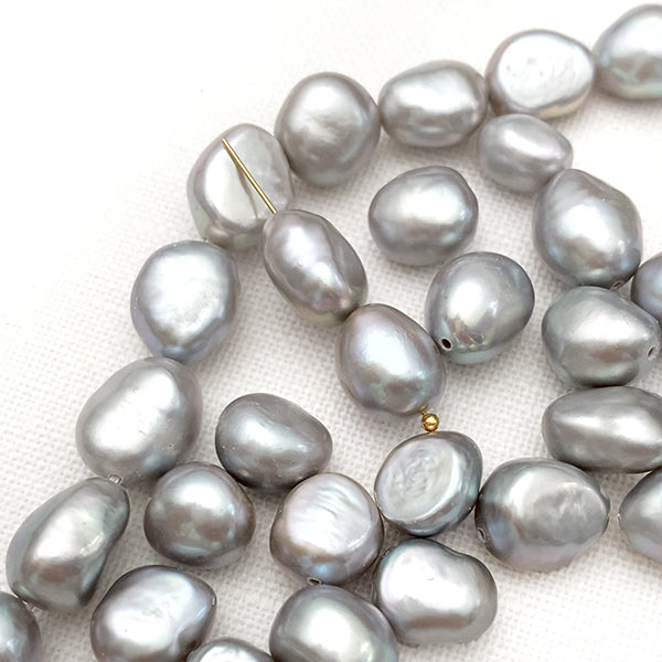 【淡水パール】 （バロック） グレー 大きさ　約9～11×8.5～11mm 穴径　約0.4～0.5mm 1連　約35cm　34～35個