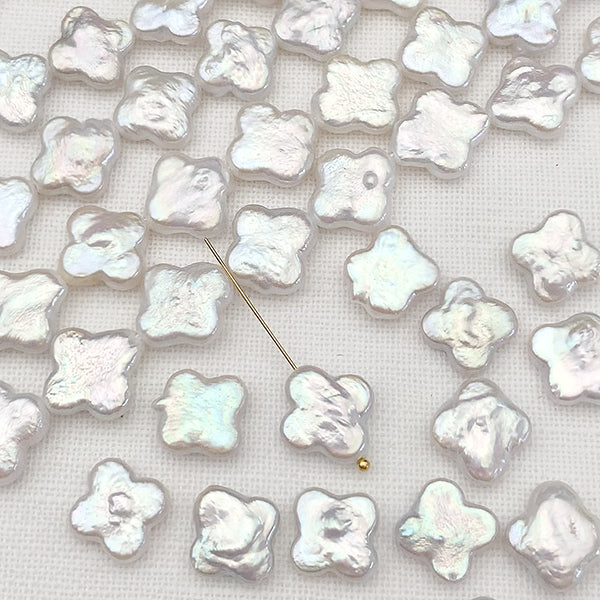 【淡水パール】 （フラワー　クローバー　四つ葉） 大きさ　約12mm 穴径　約0.4～0.5mm