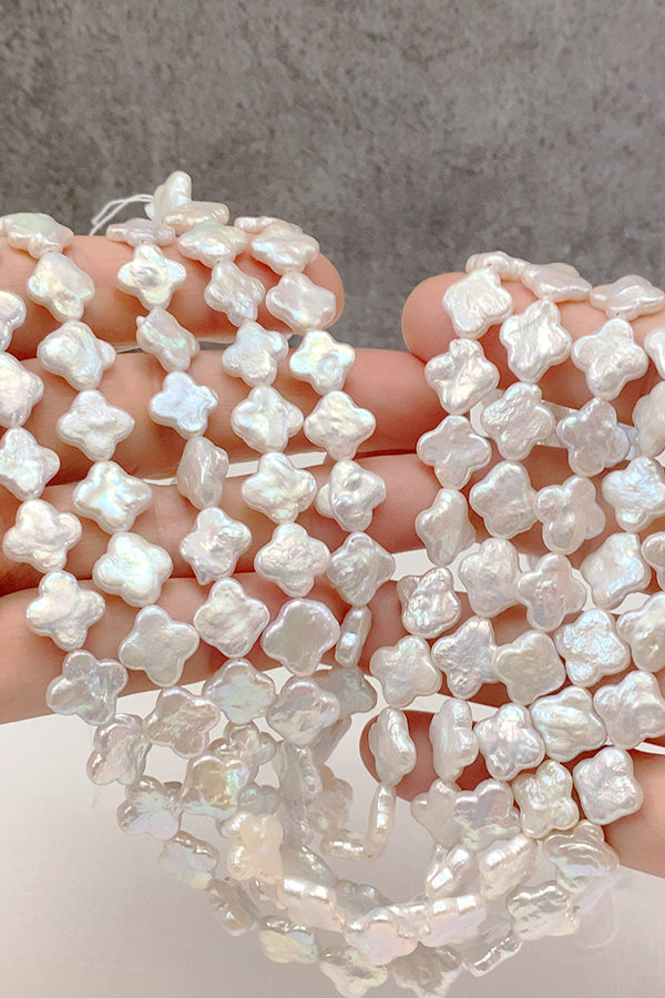 【淡水パール】 （フラワー　クローバー　四つ葉） 大きさ　約12mm 穴径　約0.4～0.5mm