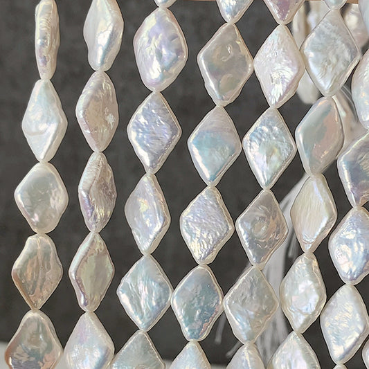 【淡水パール】 （菱形　ダイヤ） 大きさ　約13.5～15×9.5～10.5mm 穴径　約0.5～0.6mm