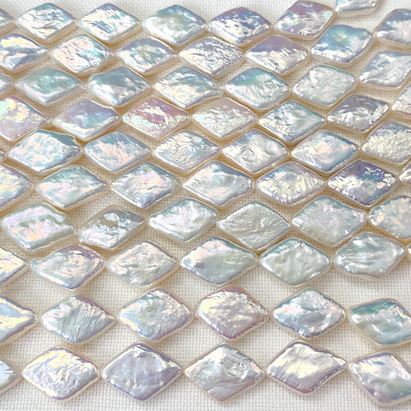 【淡水パール】 （菱形　ダイヤ） 大きさ　約13.5～15×9.5～10.5mm 穴径　約0.5～0.6mm