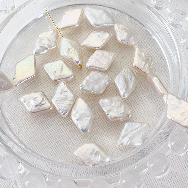 【淡水パール】 （菱形　ダイヤ） 大きさ　約13.5～15×9.5～10.5mm 穴径　約0.5～0.6mm