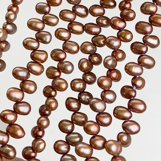 【淡水パール】 （クレオパトラ、ライス） ブラウン 赤茶 大きさ　約4～4.2×5～6mm 穴径　約0.4～0.5mm