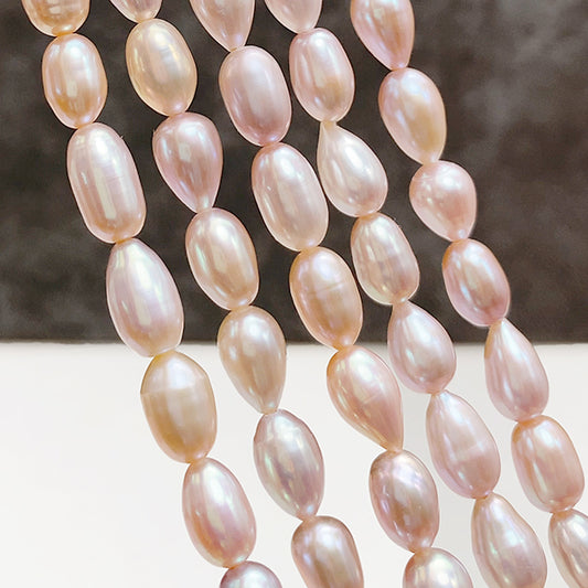 【淡水パール】 （ライス） ナチュラルライトピンク 大きさ　約8～10×6～6.5mm 穴径　約0.4～0.5mm 1連　約37cm　約35～37個