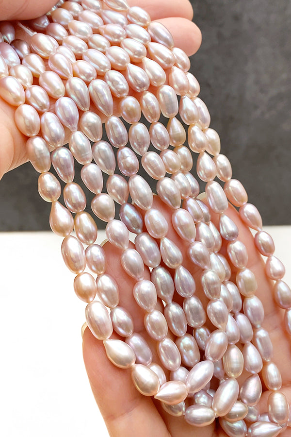 【淡水パール】 （ライス） ナチュラルライトピンク 大きさ　約8～10×6～6.5mm 穴径　約0.4～0.5mm 1連　約37cm　約35～37個