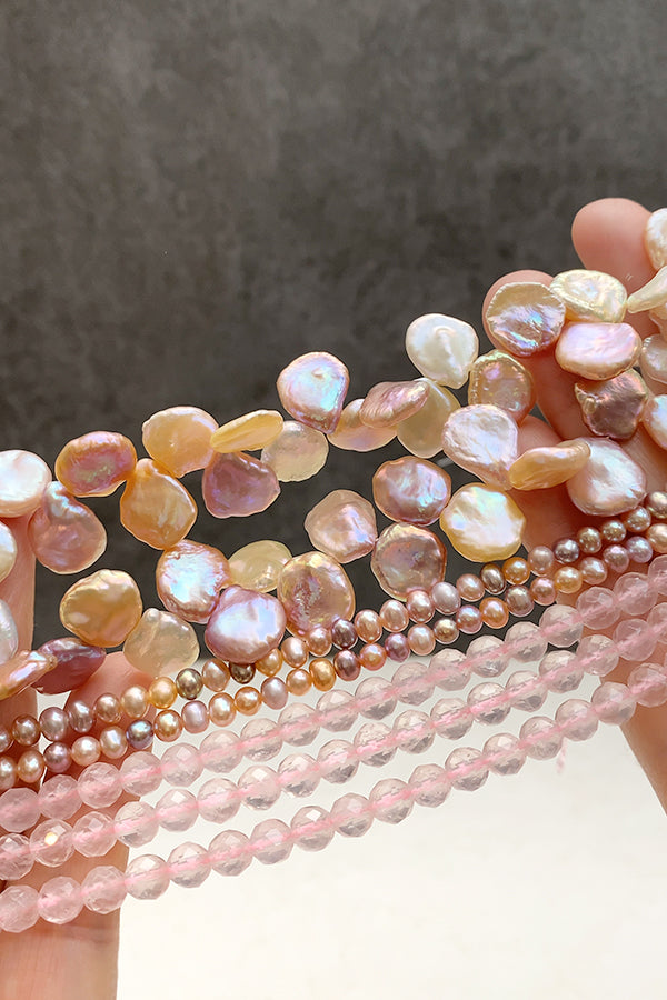 【淡水パール】 （花びら　ケシ　ペタル） ナチュラルピンク グラデーションピンク ライトオレンジ 大きさ　約10～12×11～13mm 穴径　約0.4～0.5mm