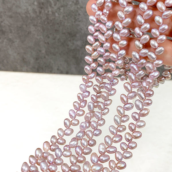 【淡水パール】 （ライス　つぼみ） ナチュラルピンク ナチュラルパープル 大きさ　約5～6×7～9mm 穴径　約0.4～0.5mm