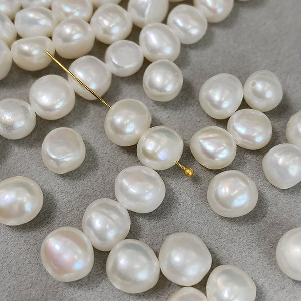 【淡水パール】 （フラットポテト） 大きさ　約6～7×7～8mm 穴径　約0.5mm 約50～52個　約35cm