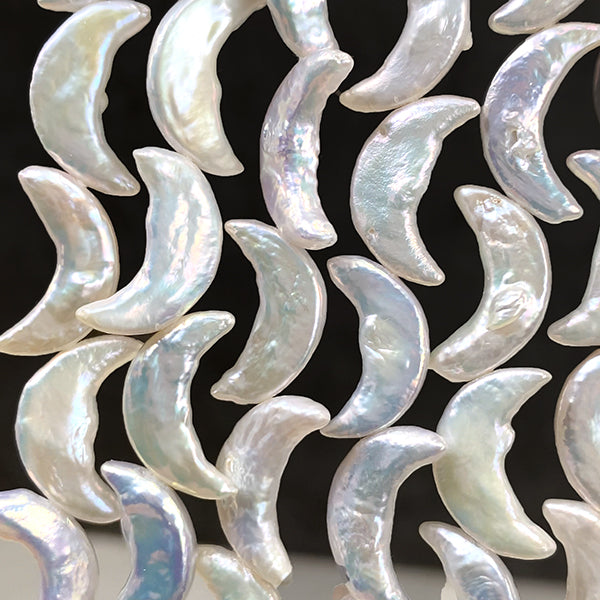 Freshwater Pearl (Moon Crescent Moon) Vertical Hole Type Size: Approx. 6-7 x 16-17mm Hole Diameter: Approx. 0.4-0.5mm