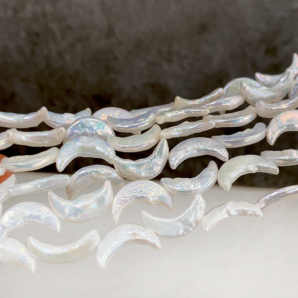 Freshwater Pearl (Moon Crescent Moon) Vertical Hole Type Size: Approx. 6-7 x 16-17mm Hole Diameter: Approx. 0.4-0.5mm