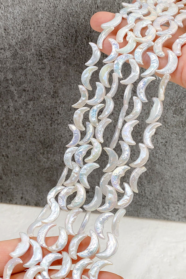 Freshwater Pearl (Moon Crescent Moon) Vertical Hole Type Size: Approx. 6-7 x 16-17mm Hole Diameter: Approx. 0.4-0.5mm