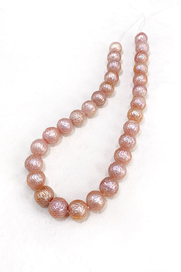 【淡水パール】 （ラウンドカット） ナチュラルピンク 大きさ　約12.5～14mm 穴径　約0.5～0.6mm 1連　約40cm　30個